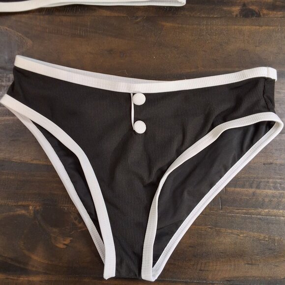 Contrast Binding Two-Piece Bikini Set With Button Accents Sz M Black/White - Picture 6 of 7